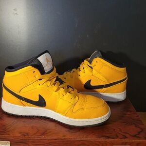 Air Jordan 1 Mid University Gold Black Kids Size 13